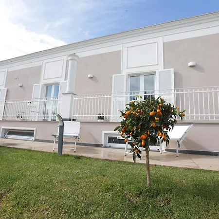 Maison De Charme Bed & Breakfast 4*