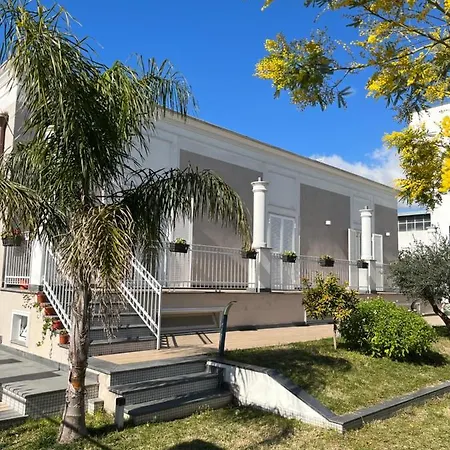 Maison De Charme Bed & Breakfast 4*