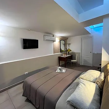 Maison De Charme Bed & Breakfast 4*